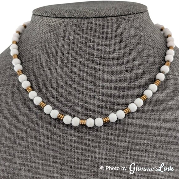 Liz Claiborne Crazy Horse Lucite Bead Gold Tone Choker Necklace - Picture 3 of 9